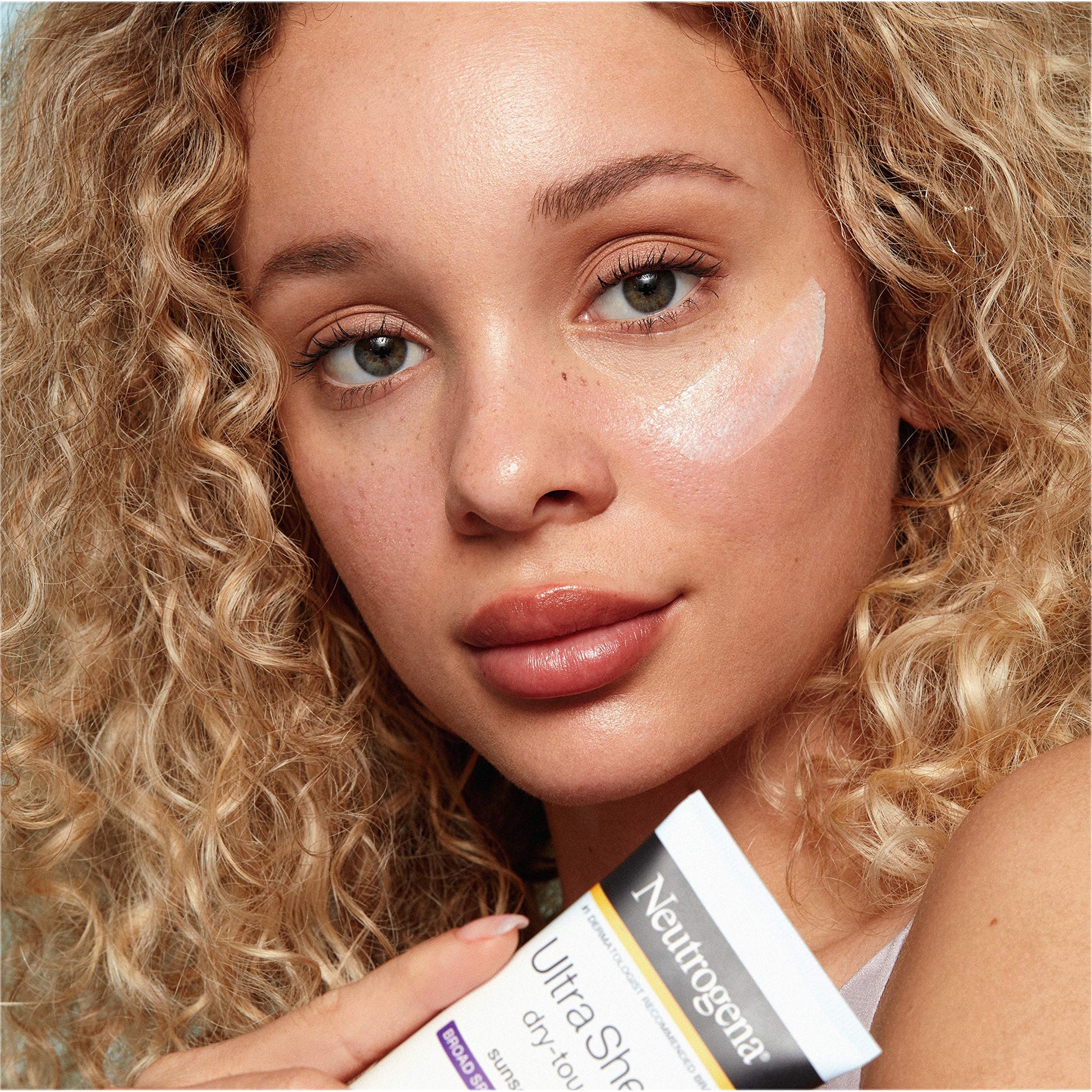 Neutrogena Ultra Sheer Dry-Touch Water Resistant and Non-Greasy Sunscreen NeutrogenaBuy Supplements Australia