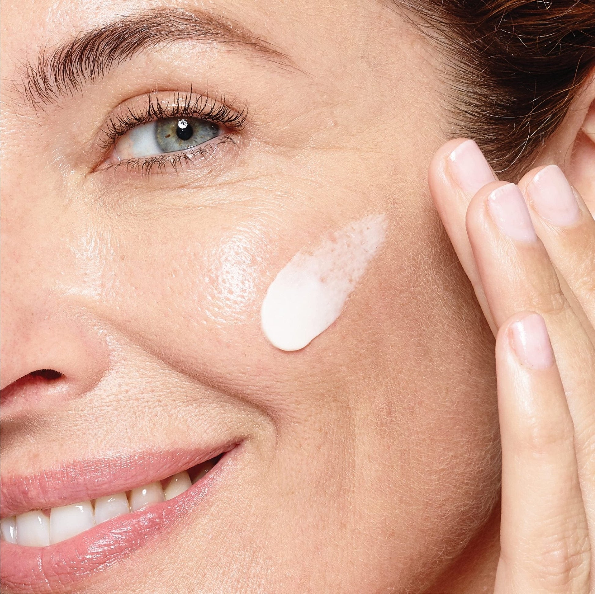 L'Oreal Paris Skincare Hydra-Renewal Face Moisturizer with Pro-Vitamin B5 for Dry Sensitive Skin, All-Day Hydration, 1.7 Oz - Maple Wellness Supplements