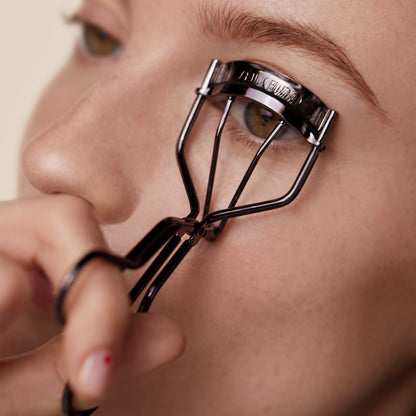 Shiseido Eyelash Curler - Crimps & Curls Lashes for Perfect, Eye-Framing Fringe - Gentle & Safe - Includes Replacement Pad - Maple Wellness Supplements